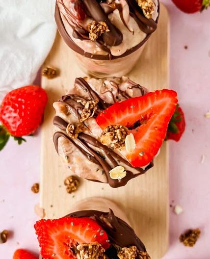 Chocolate Strawberry Overnight Oats
