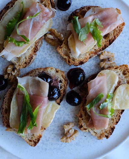 Brie Toast Bites
