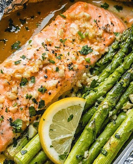 Keto Baked Salmon and Asparagus in Foil with Lemon Garlic Butter Sauce ⋆ Diet keto