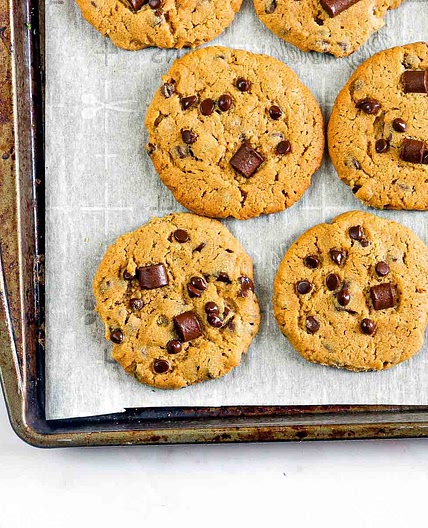 Vegan Peanut Butter Chocolate Chip Cookies