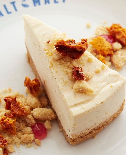 Baked cheesecake with honeycomb and shortbread crumble