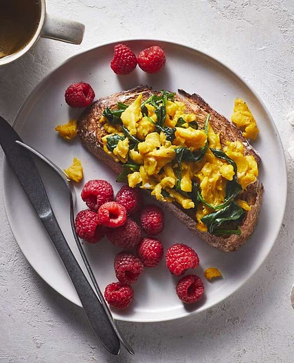 Spinach & Egg Scramble with Raspberries
