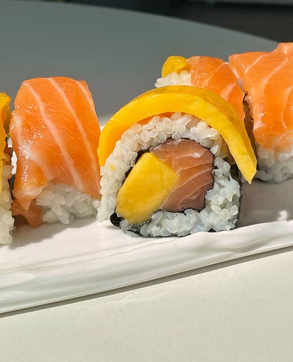 Mango&salmon roll