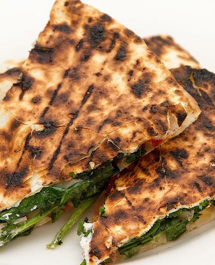 Quesadillas au fromage de chèvre et épinards sur le BBQ