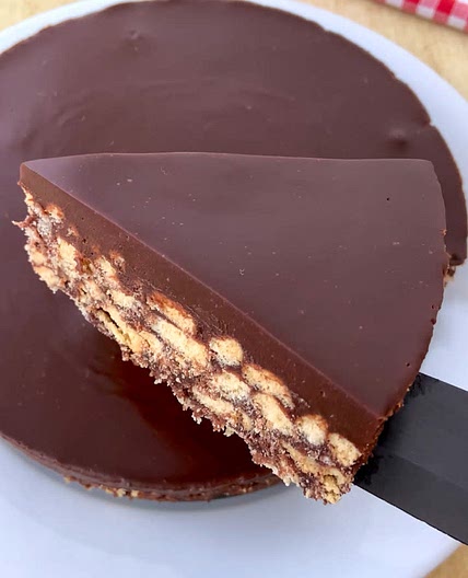 CHOCOLATE BISCUIT CAKE