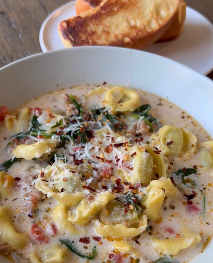 Creamy spinach tortellini soup