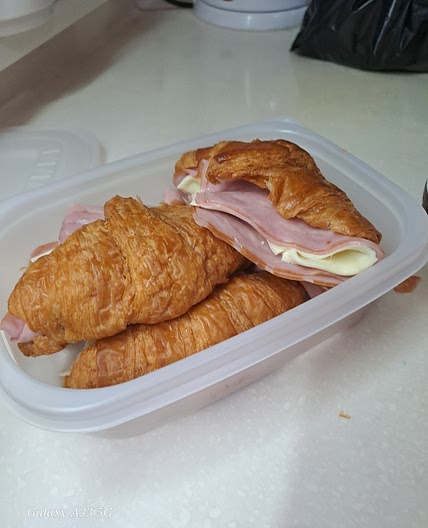 크루와상 샌드위치