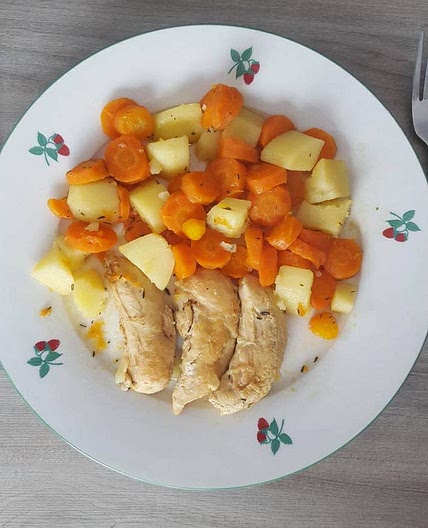 Aiguillettes de poulet, pommes de terre, carottes