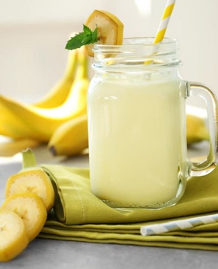 Desayuno con licuado de banano 