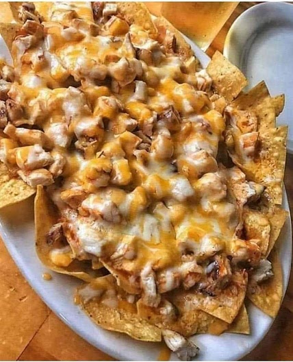 CROCKPOT CREAMY CHICKEN NACHOS