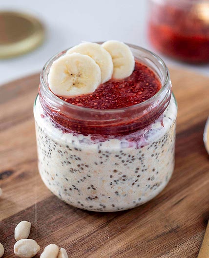 PEANUT BUTTER & JAM OVERNIGHT OATS
