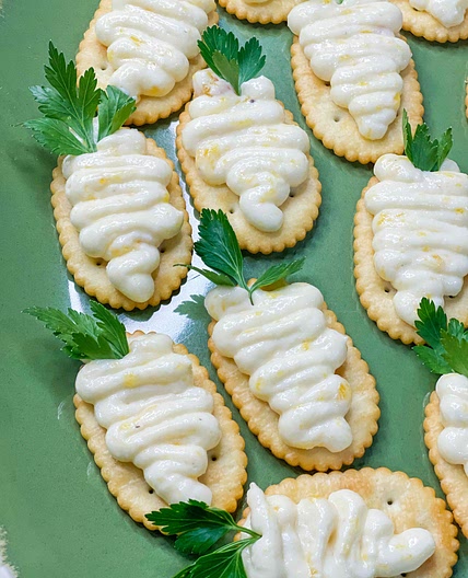 Carrot dip crackers 