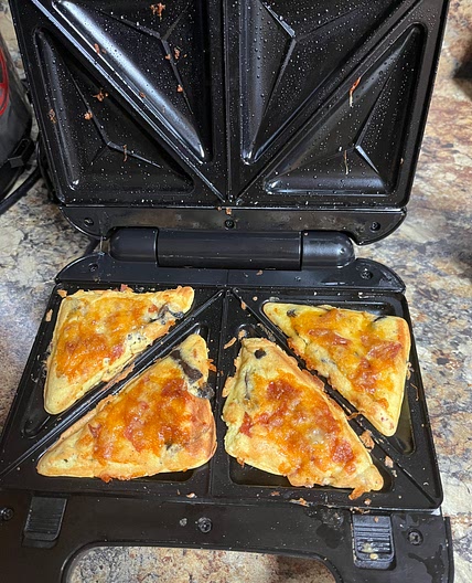 pizza keto chaffle