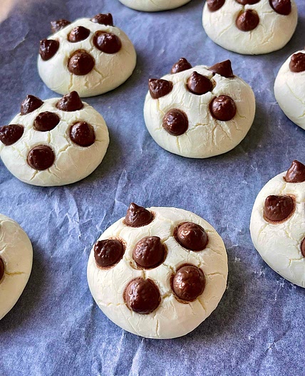 4 Ingredient Chocolate Chip Cookies 