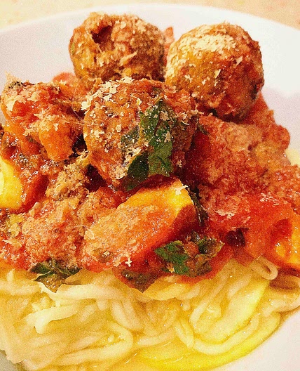 Zucchini noodles with vegan 'meat'balls