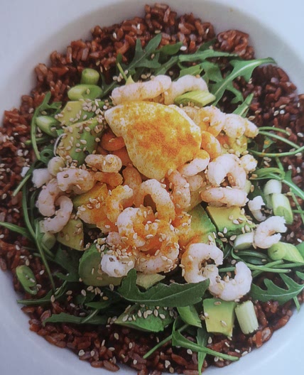 Salade de crevettes, avocat et riz rouge