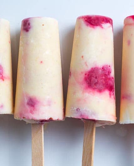 Low FODMAP Peaches and Cream Popsicles with Raspberries