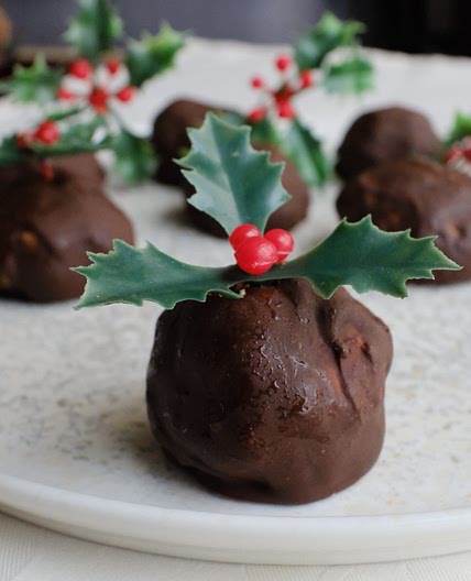 Christmas Biscuit Balls
