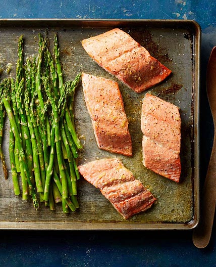 Salmon & Asparagus with Lemon-Garlic Butter Sauce