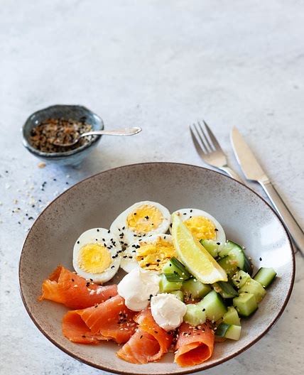 High Protein Breakfast Bowl With Eggs & Salmon - Recipe - Diet Doctor