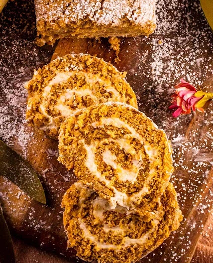 Pumpkin Roll Cake with Mascarpone Filling