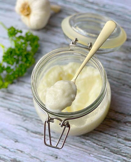 Toum (Vegan Garlic Sauce)