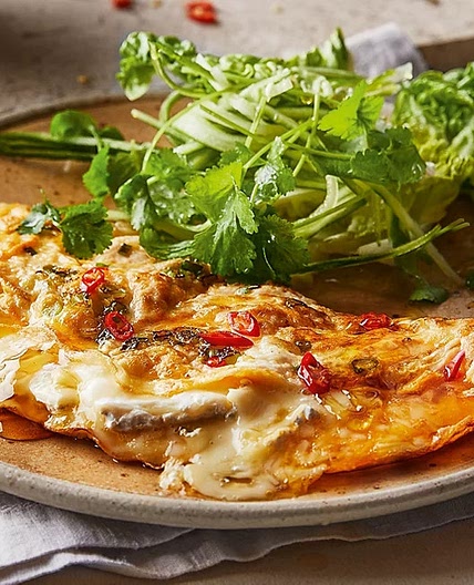 Double Cheese, Salad Onion & Chilli Omelette