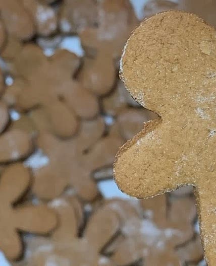 Vegan gingerbread man cookies