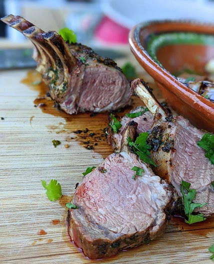 Carré d'agneau au barbecue