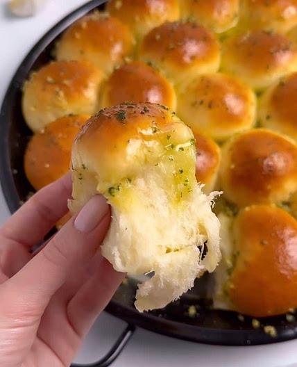 cheesy garlic pull apart bread 