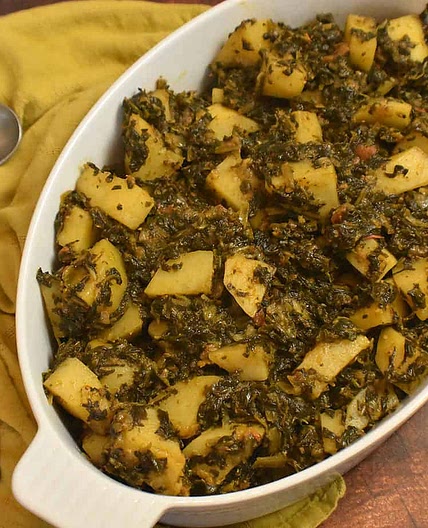 Aloo Palak (Pakistani Spinach & Potato Curry)