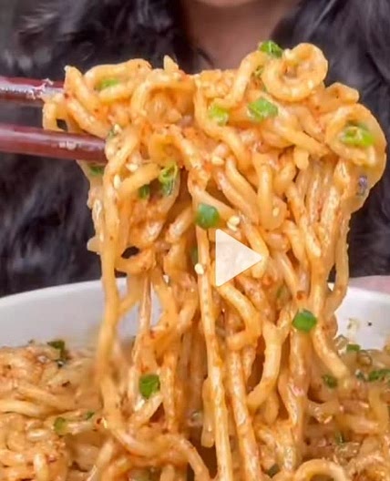 Easy Peanut Chili Noodles