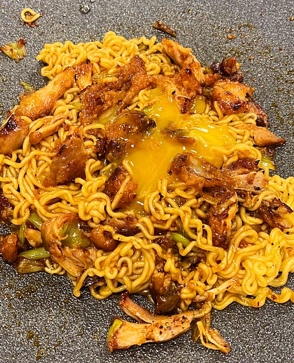 남은 양념치킨 볶음라면