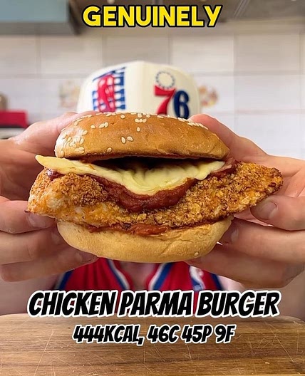 CHICKEN PARMA BURGER 🥵