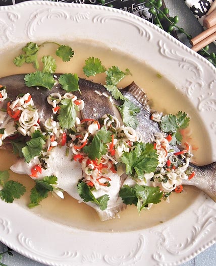 Thai Steamed Fish with Garlic & Lime