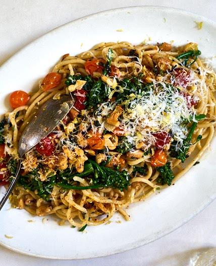 Quick Blistered Cherry Tomato Spaghetti