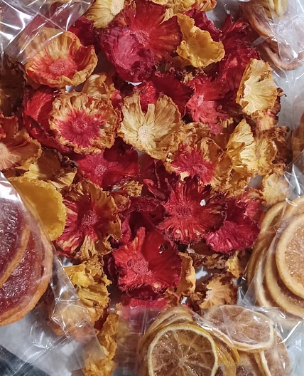Dried pineapple slices