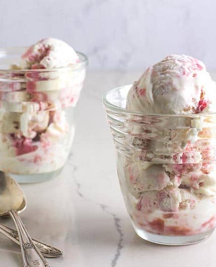 Low FODMAP Rhubarb Crumble Ice Cream