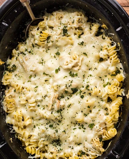 Crockpot Pesto Mozzarella Chicken Pasta