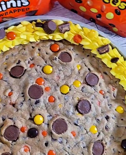 Reese’s Cookie Cake
