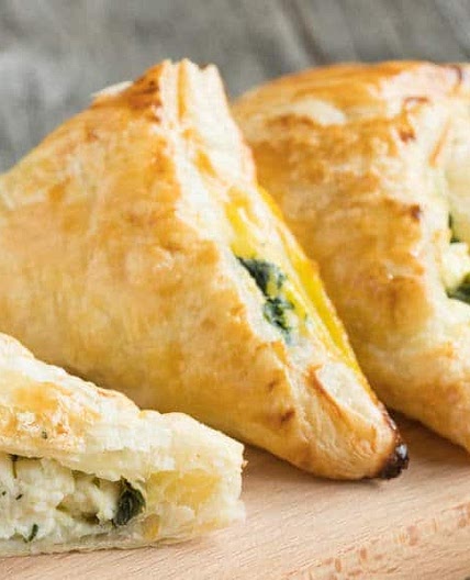 Blätterteig-Taschen mit Feta und Spinat