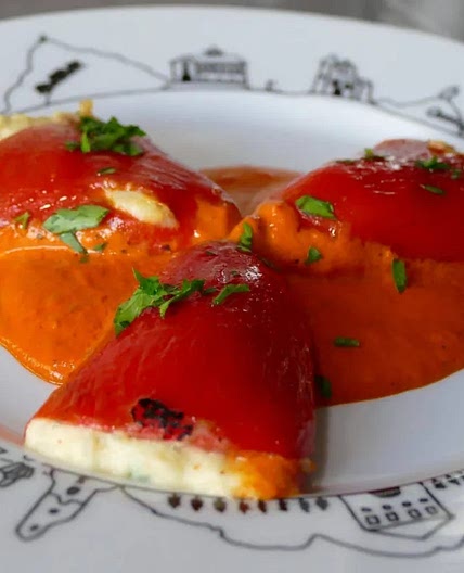 Piquillos farcis à la brandade de morue, coulis de piquillos