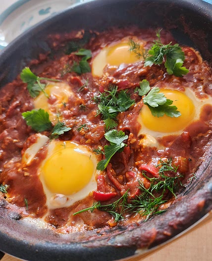 Home-friendly shakshuka
