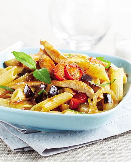 Poêlée de penne au poulet et petits légumes 