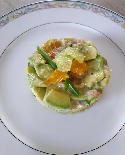Tartare d'avocats et crevettes grises
