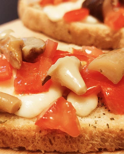 Bruschette - Tomato, mozzarella and mushrooms