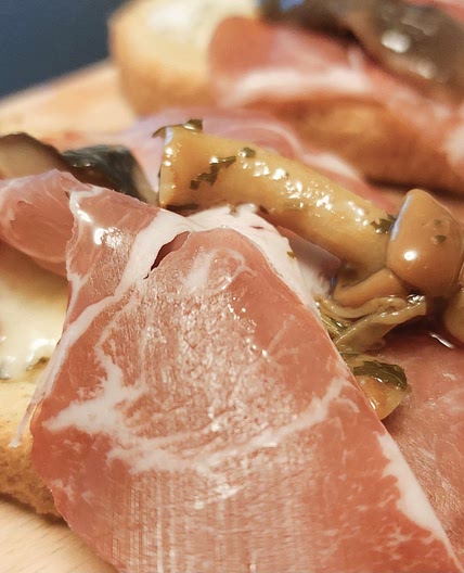 Bruschette - Mozzarella, gorgonzola, coppa and mushrooms