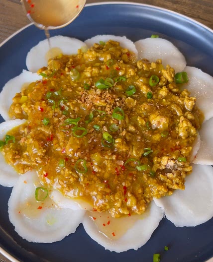 Vietnamese Rice Cakes with Savory Gravy (Banh Beo)