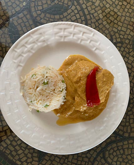 Pollo en salsa de cacahuate 