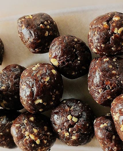Choco fruit balls